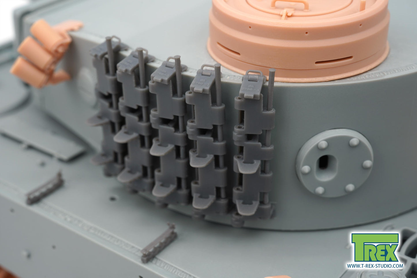 1/35 Spare Track Holder Set w/Smooth Tread Track Links for Tiger I Early/Mid Production